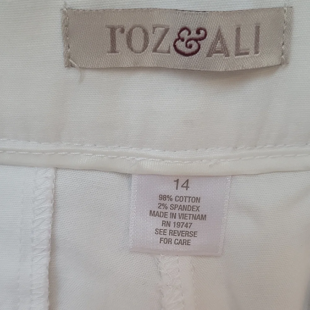 Elegant Women's White Pants - Picture 3 of 8